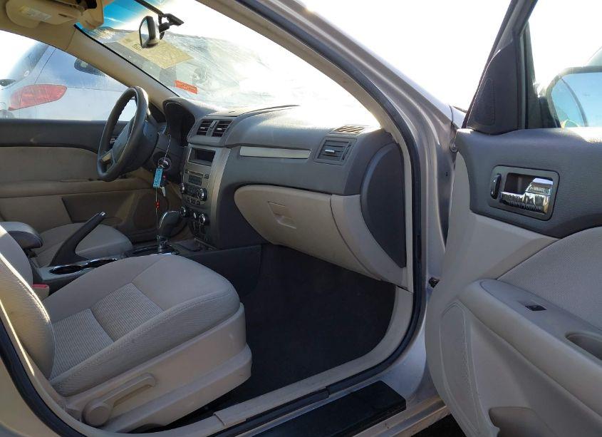 Photo 5 of 2010 Ford Fusion SE (VIN 3FAHP0HA0AR159295)