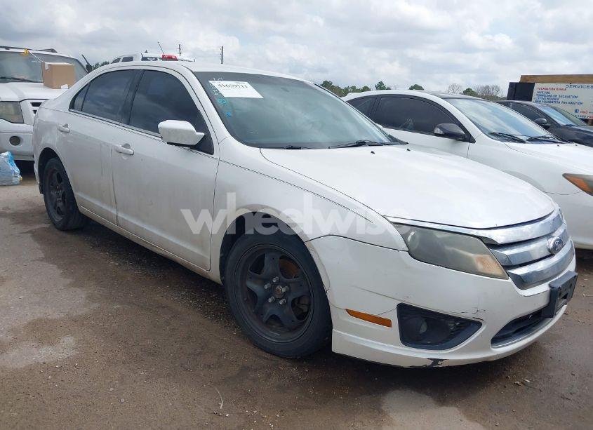 2010 Ford Fusion SE (VIN 3FAHP0HA0AR166568) main photo