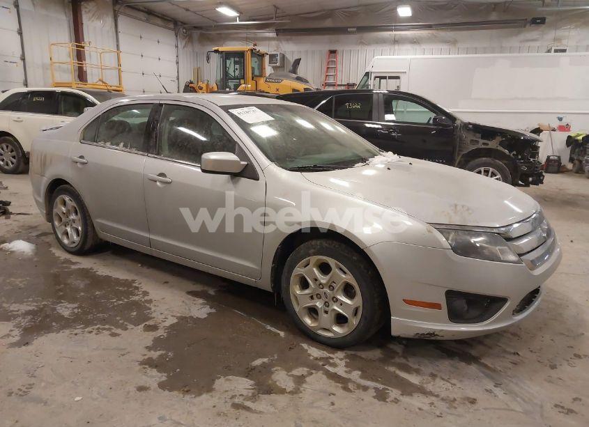 2010 Ford Fusion SE (VIN 3FAHP0HA0AR223075) main photo