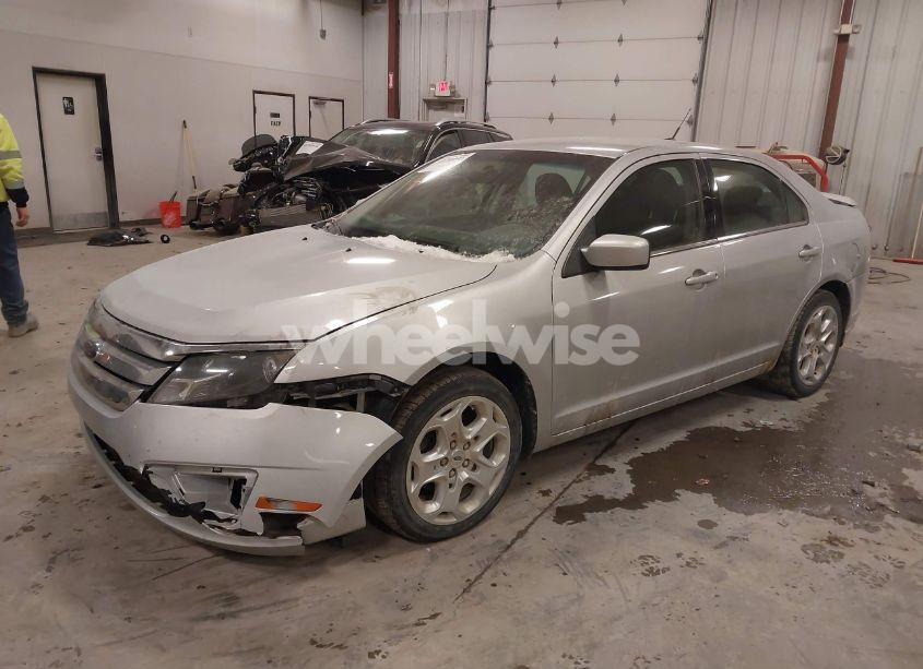 Photo 2 of 2010 Ford Fusion SE (VIN 3FAHP0HA0AR223075)