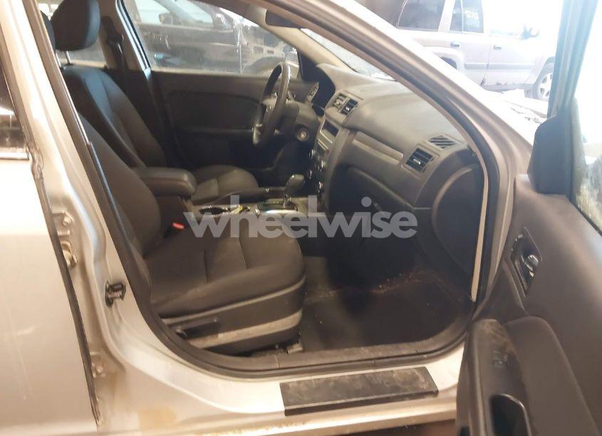 Photo 5 of 2010 Ford Fusion SE (VIN 3FAHP0HA0AR223075)