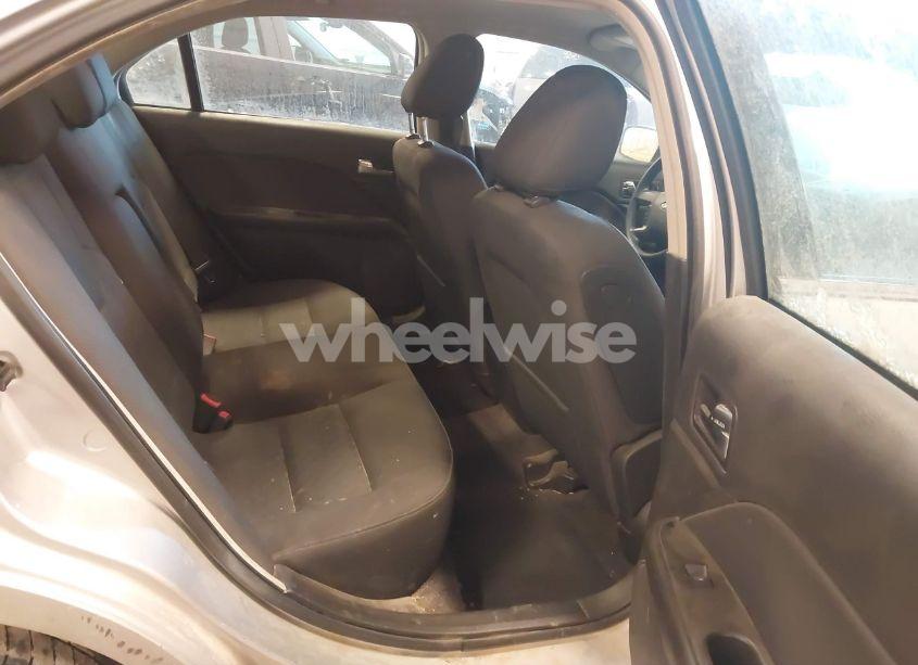 Photo 8 of 2010 Ford Fusion SE (VIN 3FAHP0HA0AR223075)