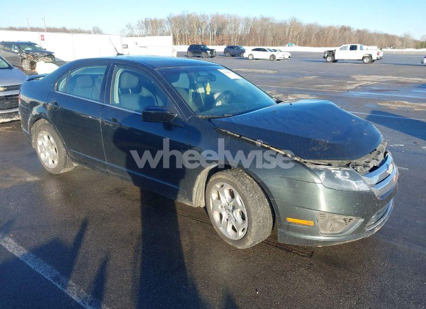 2010 Ford Fusion SE (VIN 3FAHP0HA0AR243939) main photo
