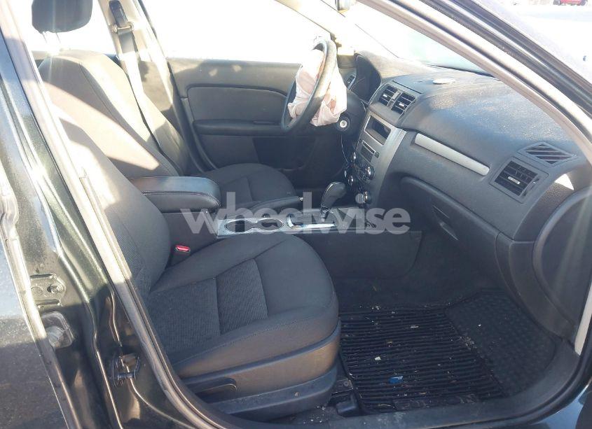 Photo 5 of 2010 Ford Fusion SE (VIN 3FAHP0HA0AR243939)