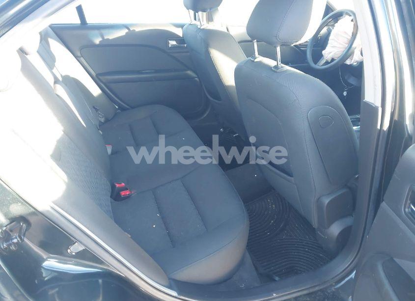 Photo 8 of 2010 Ford Fusion SE (VIN 3FAHP0HA0AR243939)