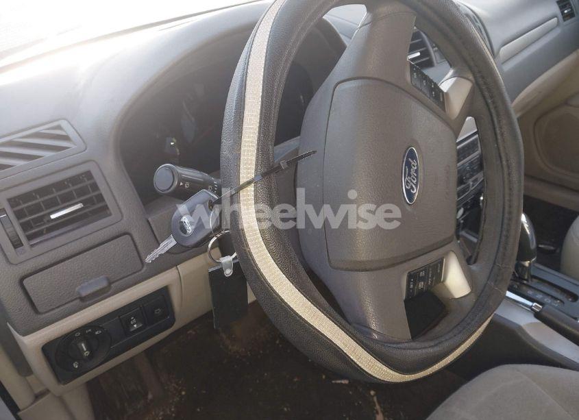 Photo 11 of 2010 Ford Fusion SE (VIN 3FAHP0HA0AR281297)