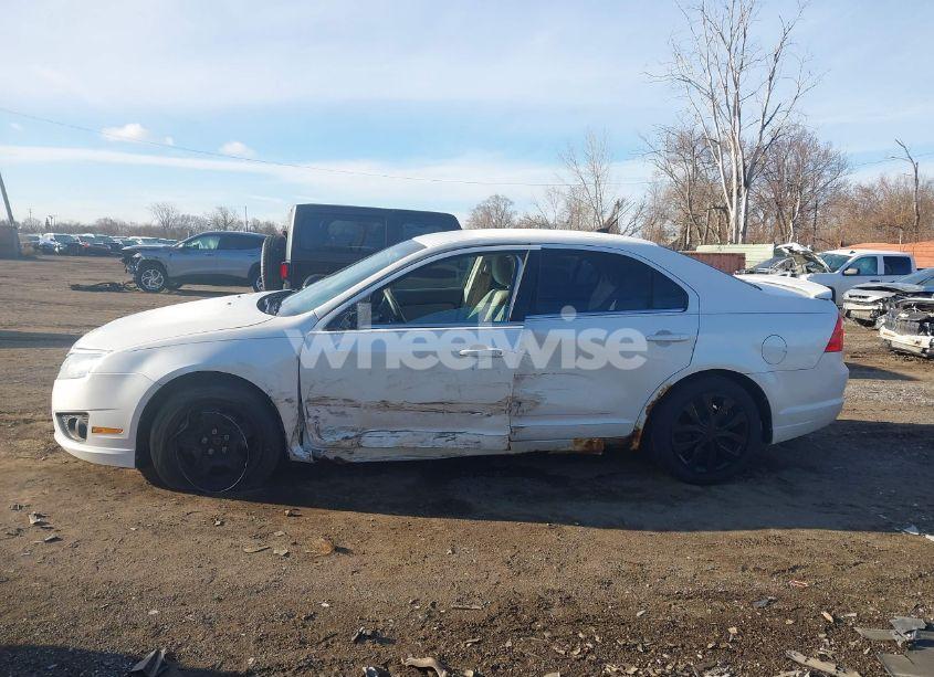 Photo 14 of 2010 Ford Fusion SE (VIN 3FAHP0HA0AR281297)