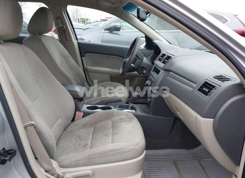 Photo 5 of 2010 Ford Fusion SE (VIN 3FAHP0HA0AR282319)