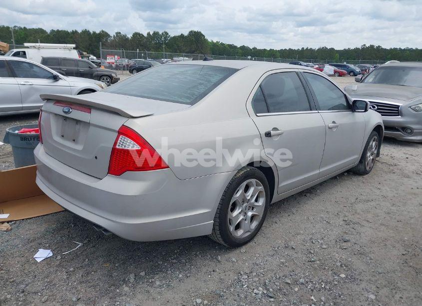 Photo 4 of 2010 Ford Fusion SE (VIN 3FAHP0HA0AR284491)