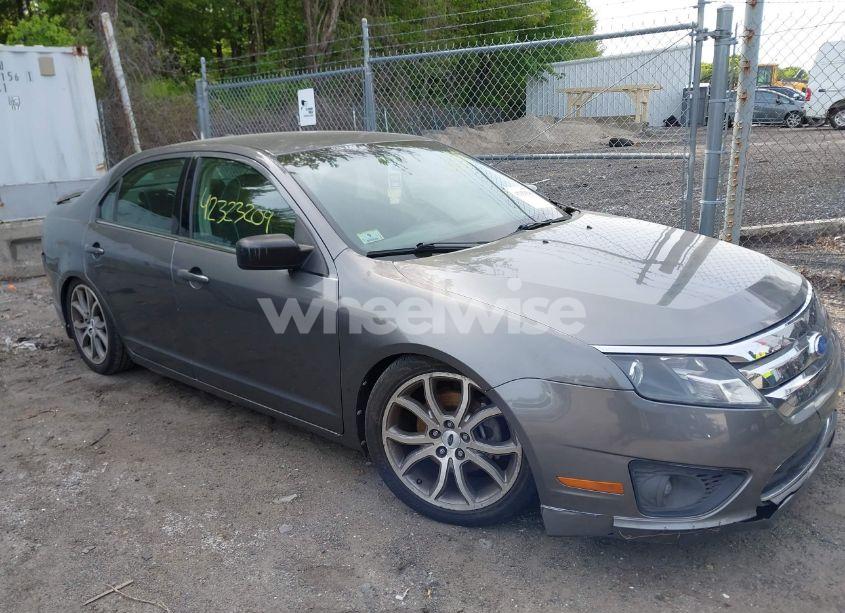 2010 Ford Fusion SE (VIN 3FAHP0HA0AR305842) main photo