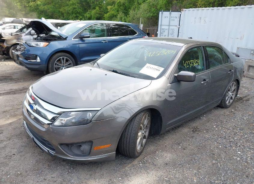 Photo 2 of 2010 Ford Fusion SE (VIN 3FAHP0HA0AR305842)