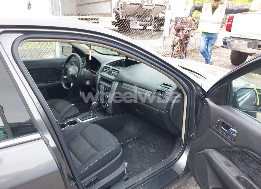 Photo 5 of 2010 Ford Fusion SE (VIN 3FAHP0HA0AR305842)