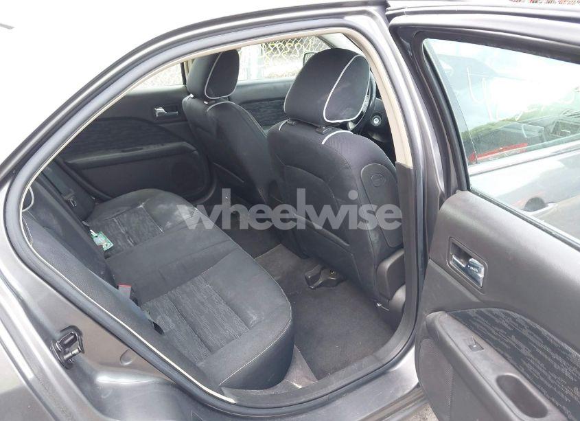 Photo 8 of 2010 Ford Fusion SE (VIN 3FAHP0HA0AR305842)