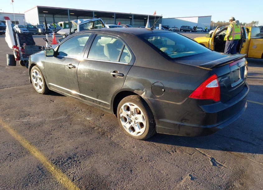 Photo 3 of 2010 Ford Fusion SE (VIN 3FAHP0HA0AR318462)