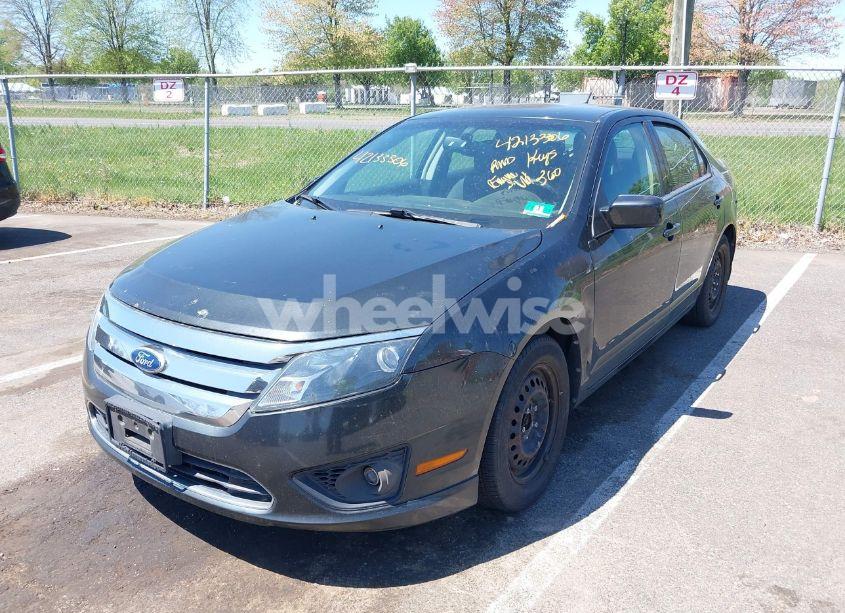 Photo 2 of 2010 Ford Fusion SE (VIN 3FAHP0HA0AR321622)