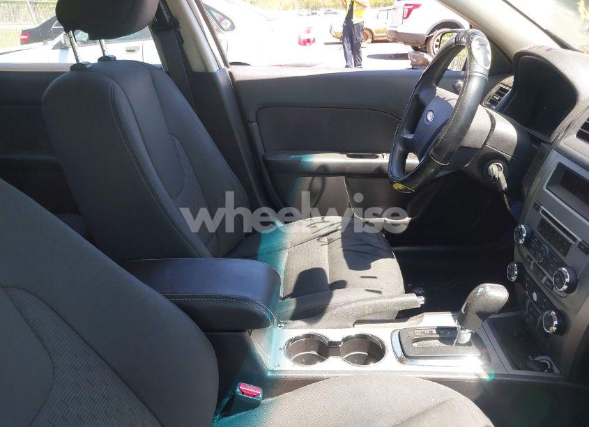 Photo 5 of 2010 Ford Fusion SE (VIN 3FAHP0HA0AR321622)