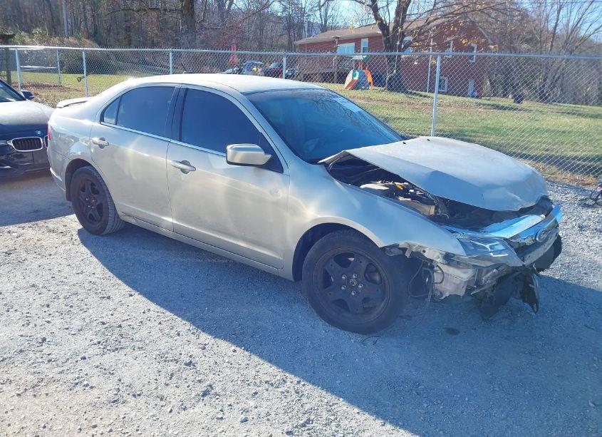 2010 Ford Fusion SE (VIN 3FAHP0HA0AR365510) main photo