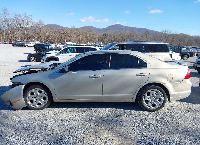 Photo 15 of 2010 Ford Fusion SE (VIN 3FAHP0HA0AR365510)