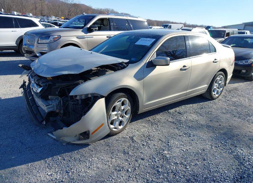 Photo 2 of 2010 Ford Fusion SE (VIN 3FAHP0HA0AR365510)