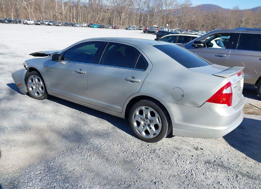 Photo 3 of 2010 Ford Fusion SE (VIN 3FAHP0HA0AR365510)