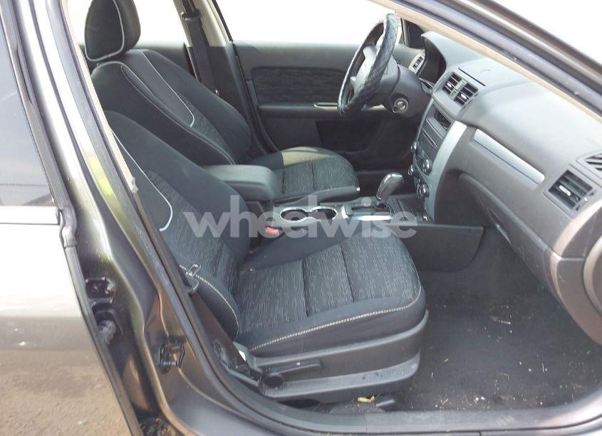 Photo 5 of 2010 Ford Fusion SE (VIN 3FAHP0HA0AR376376)