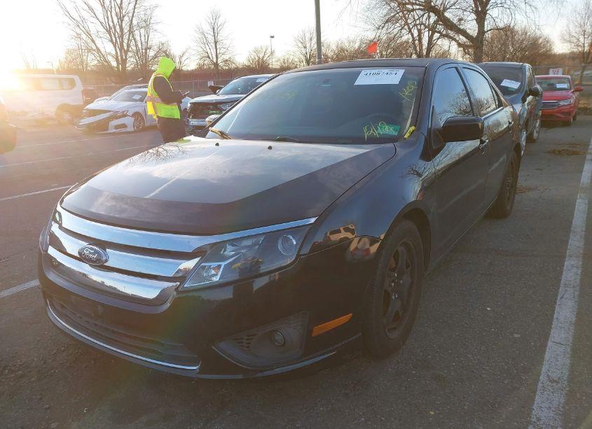 Photo 2 of 2010 Ford Fusion SE (VIN 3FAHP0HA0AR386714)