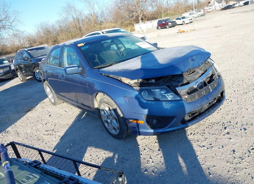 2010 Ford Fusion SE (VIN 3FAHP0HA0AR418111) main photo