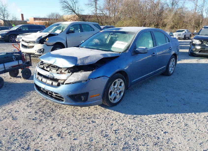 Photo 2 of 2010 Ford Fusion SE (VIN 3FAHP0HA0AR418111)