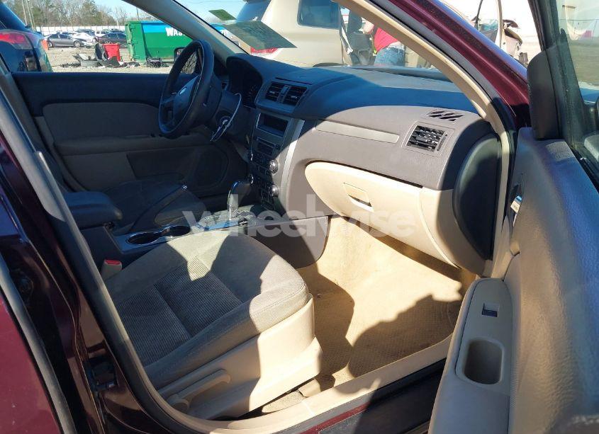 Photo 5 of 2011 Ford Fusion SE (VIN 3FAHP0HA0BR102807)