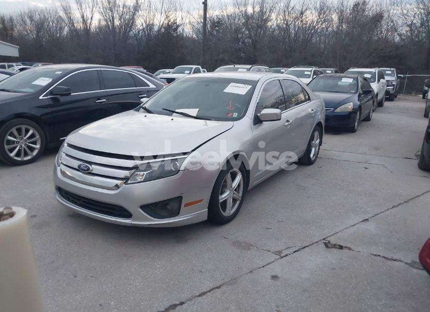 Photo 2 of 2011 Ford Fusion SE (VIN 3FAHP0HA0BR110549)