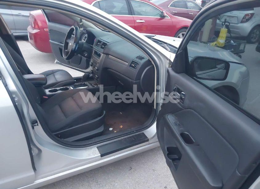 Photo 5 of 2011 Ford Fusion SE (VIN 3FAHP0HA0BR110549)