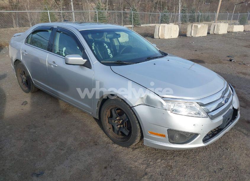 2011 Ford Fusion SE (VIN 3FAHP0HA0BR124760) main photo