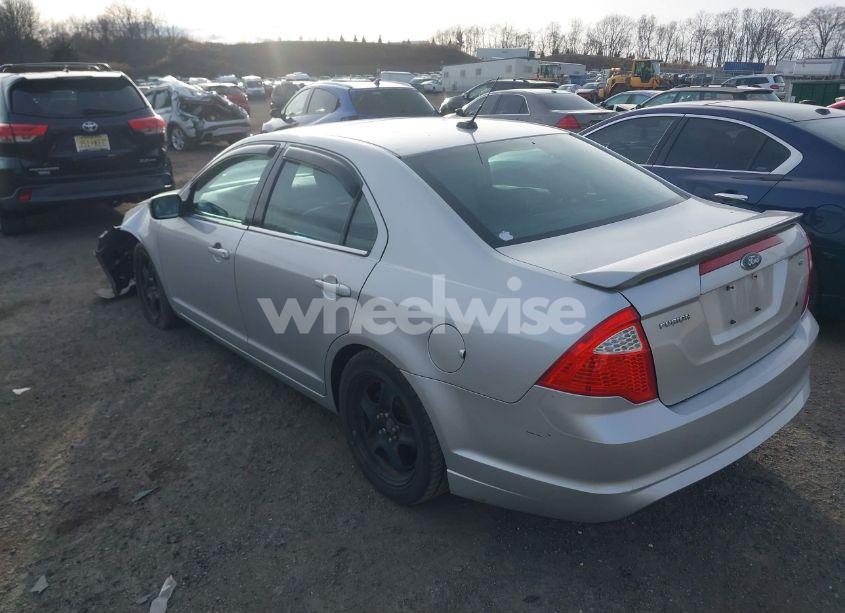 Photo 3 of 2011 Ford Fusion SE (VIN 3FAHP0HA0BR124760)