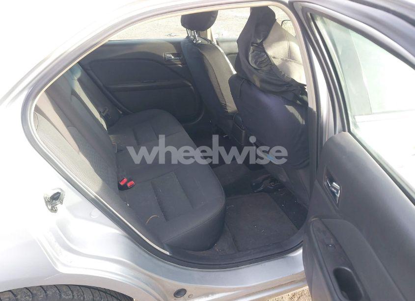 Photo 8 of 2011 Ford Fusion SE (VIN 3FAHP0HA0BR124760)