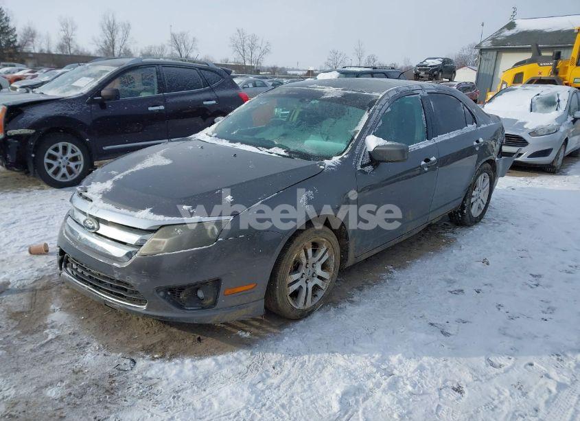Photo 2 of 2011 Ford Fusion SE (VIN 3FAHP0HA0BR147651)
