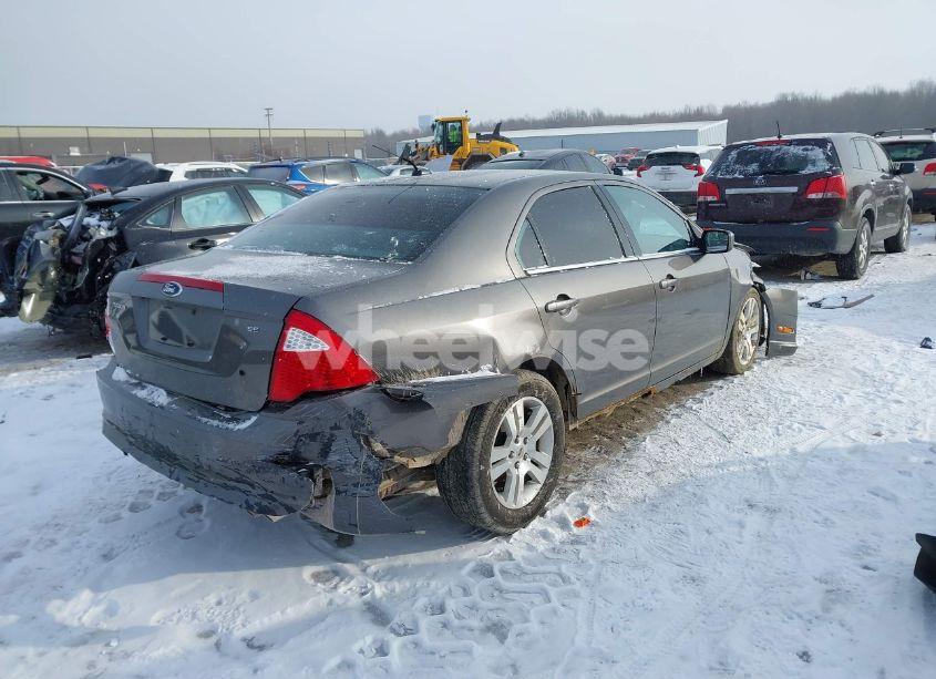 Photo 4 of 2011 Ford Fusion SE (VIN 3FAHP0HA0BR147651)