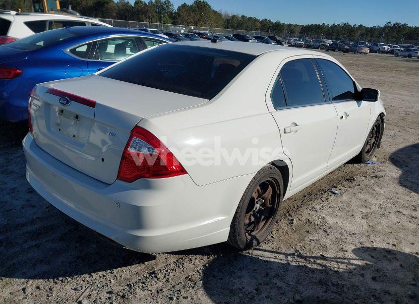 Photo 4 of 2011 Ford Fusion SE (VIN 3FAHP0HA0BR173750)