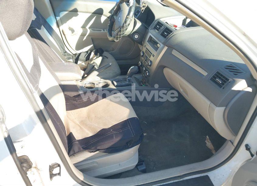 Photo 5 of 2011 Ford Fusion SE (VIN 3FAHP0HA0BR173750)