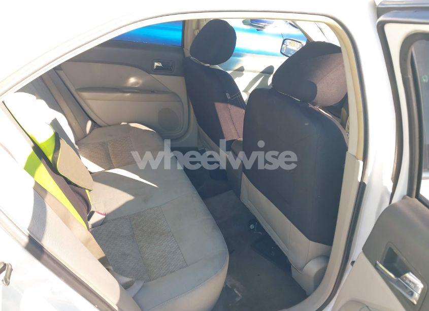 Photo 8 of 2011 Ford Fusion SE (VIN 3FAHP0HA0BR173750)