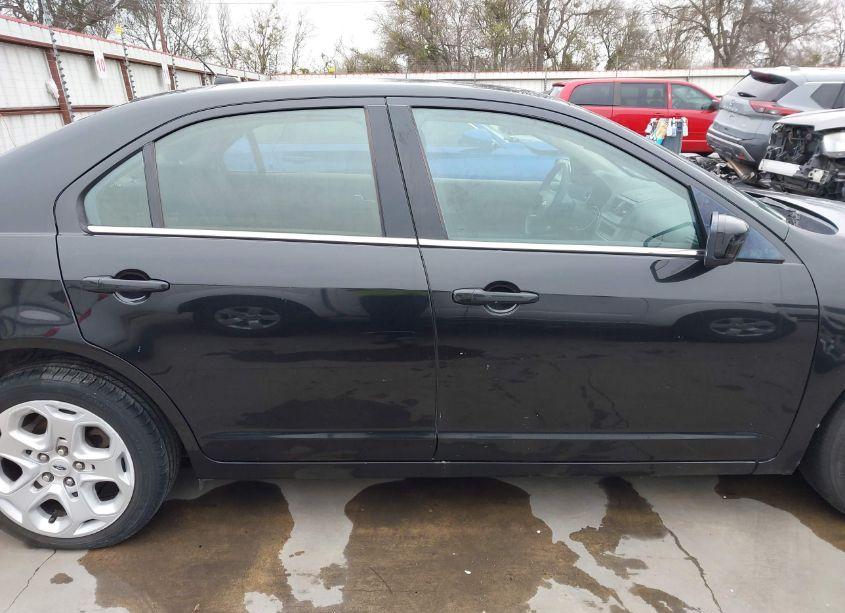 Photo 13 of 2011 Ford Fusion SE (VIN 3FAHP0HA0BR201014)