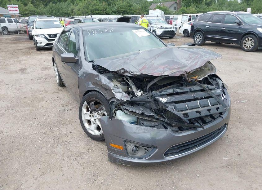 2011 Ford Fusion SE (VIN 3FAHP0HA0BR212935) main photo
