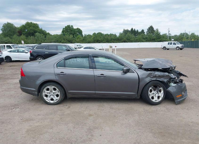 Photo 12 of 2011 Ford Fusion SE (VIN 3FAHP0HA0BR212935)