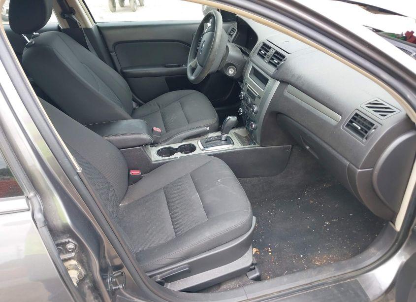 Photo 5 of 2011 Ford Fusion SE (VIN 3FAHP0HA0BR212935)