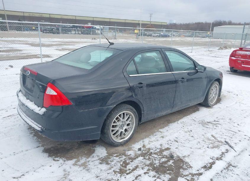 Photo 4 of 2011 Ford Fusion SE (VIN 3FAHP0HA0BR213888)