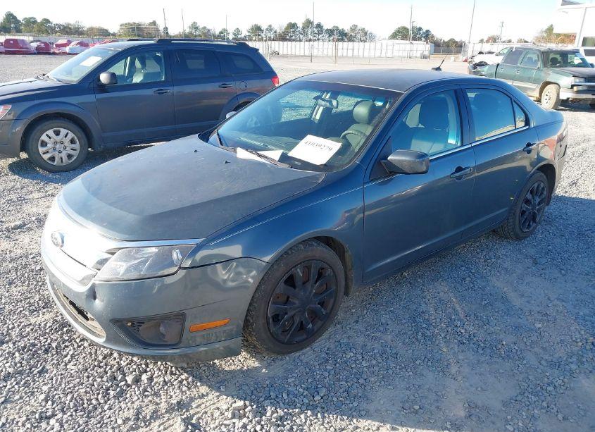 Photo 2 of 2011 Ford Fusion SE (VIN 3FAHP0HA0BR249449)