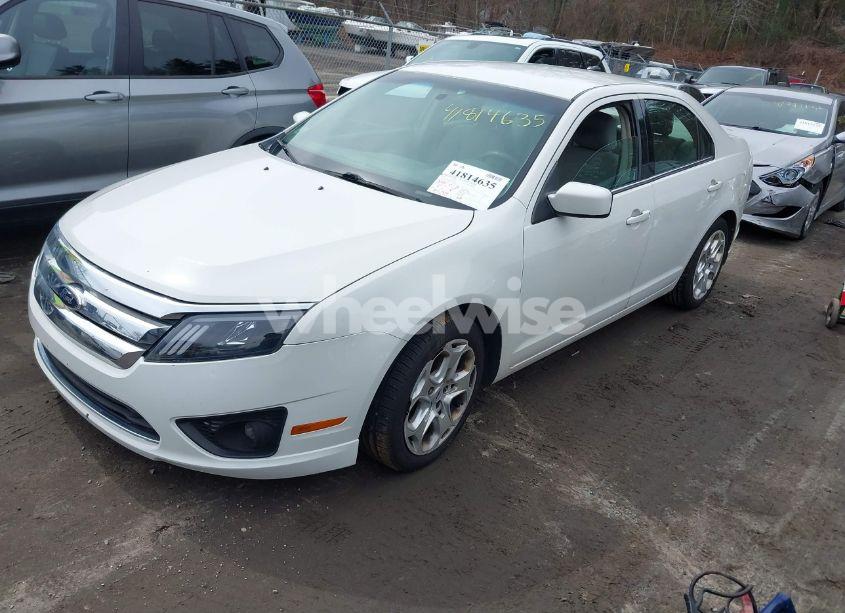 Photo 2 of 2011 Ford Fusion SE (VIN 3FAHP0HA0BR283360)