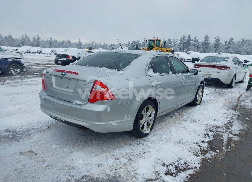 Photo 4 of 2012 Ford Fusion SE (VIN 3FAHP0HA0CR111993)