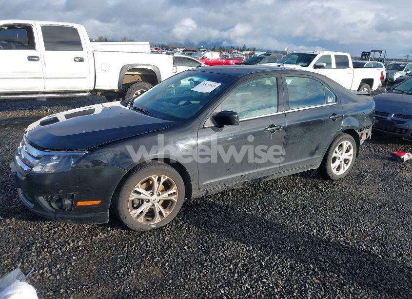 Photo 2 of 2012 Ford Fusion SE (VIN 3FAHP0HA0CR187360)