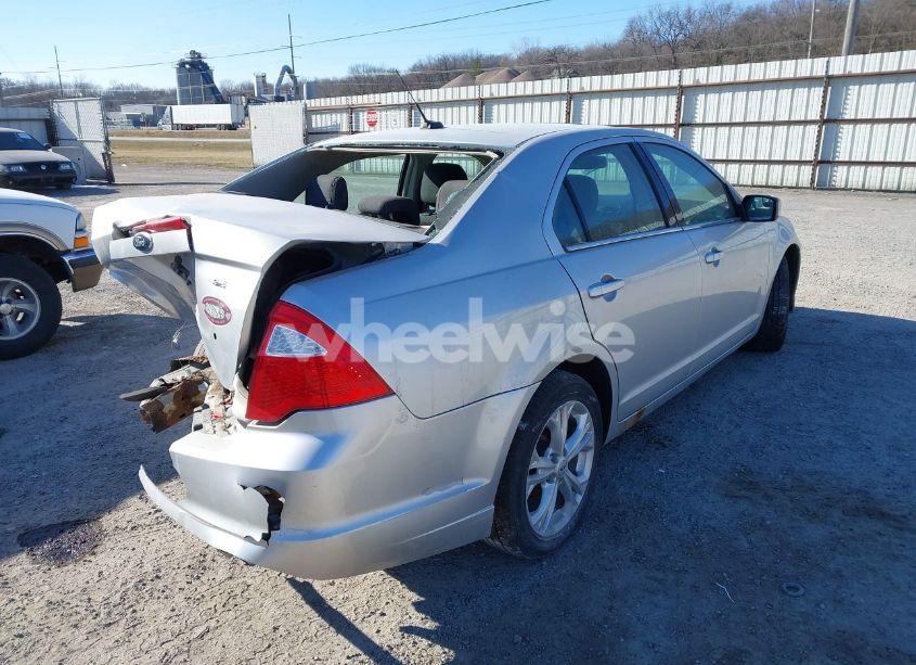 Photo 4 of 2012 Ford Fusion SE (VIN 3FAHP0HA0CR316410)