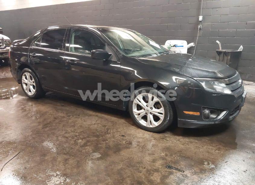 2012 Ford Fusion SE (VIN 3FAHP0HA0CR324782) main photo